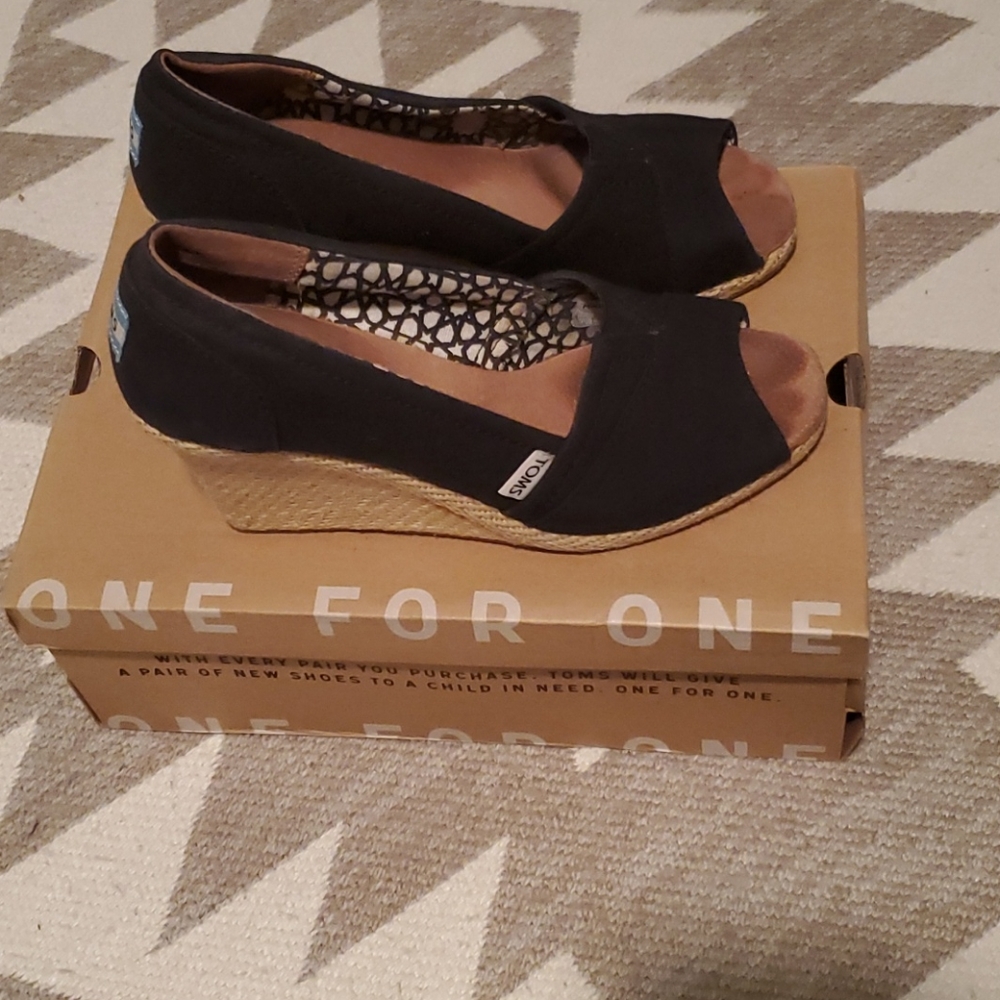 TOMS Back Calypso Canvas Peep Toe Wedges - 8
